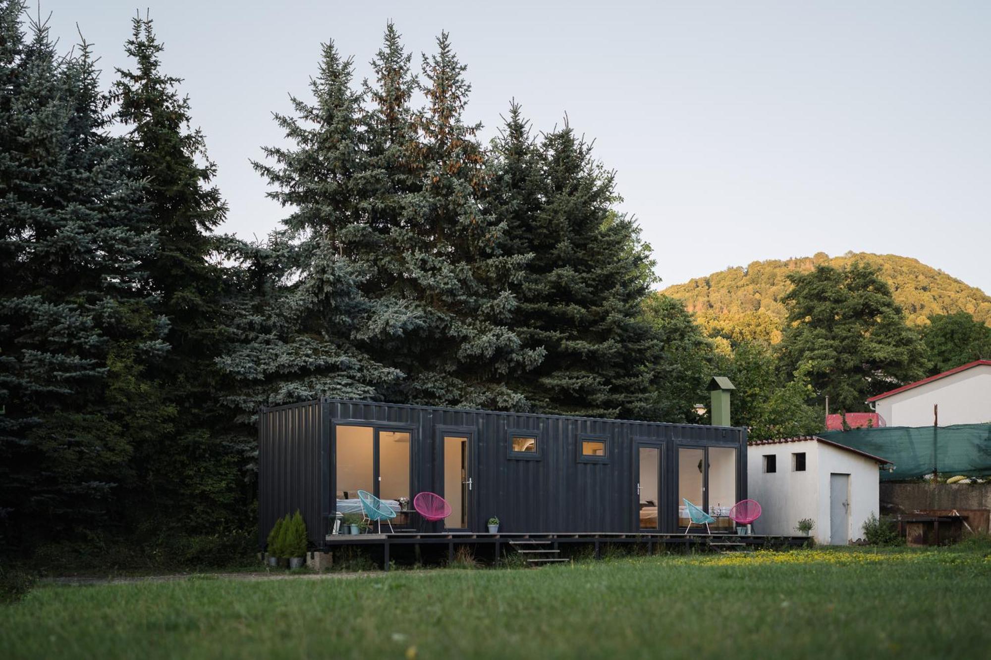 Container Apartment *